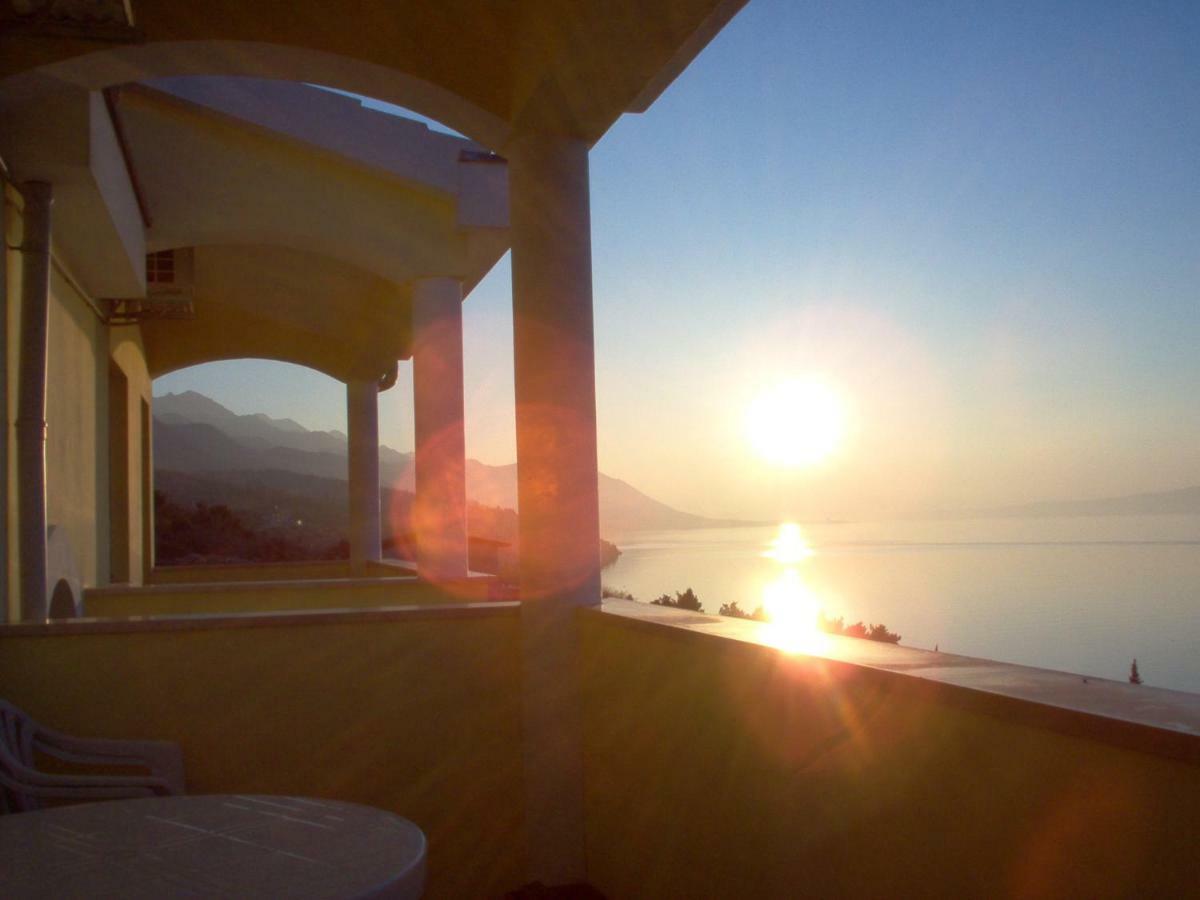 Apartmani Lucija1897 Starigrad Paklenica Bagian luar foto