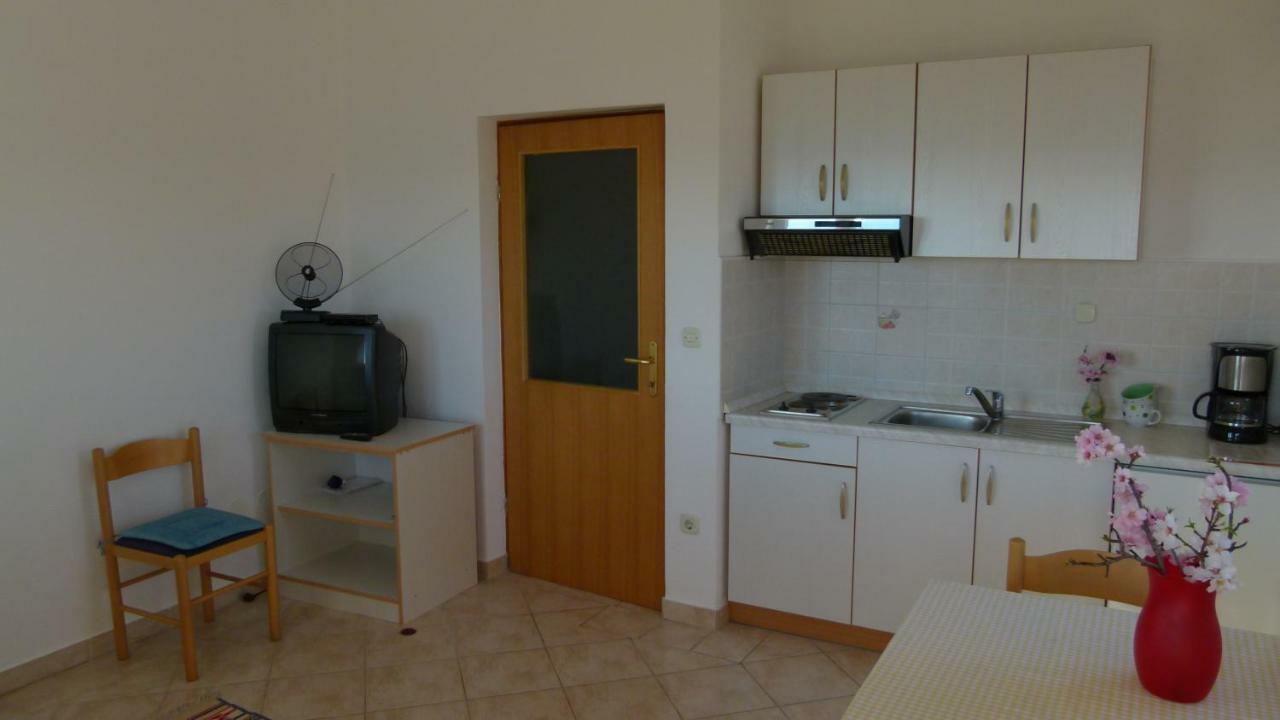 Apartmani Lucija1897 Starigrad Paklenica Bagian luar foto