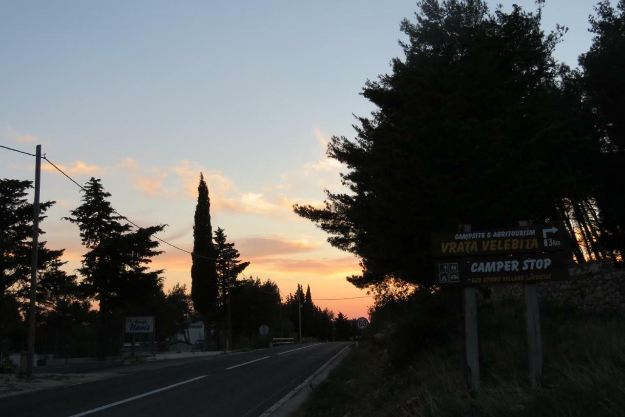Apartmani Lucija1897 Starigrad Paklenica Bagian luar foto